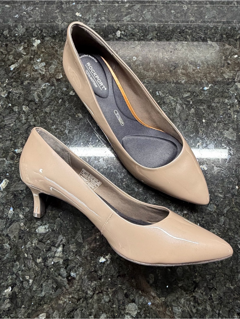 Rockport Women's Nude Tan Patent Leather Pointed-Toe Kitten Heels Sz 10
